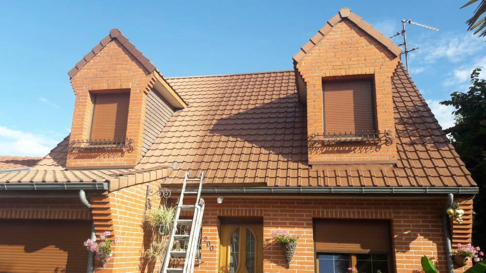 Application d’Hydrofuge Incolore sur Toiture à Cambrai