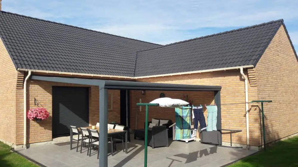 Hydrofuge Coloré sur une Toiture de Maison à La Couture