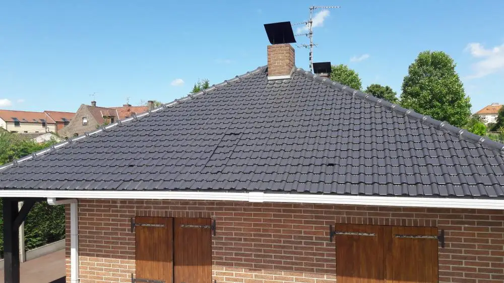 Toiture Rénovée puis Application d’un Hydrofuge Coloré à Merville