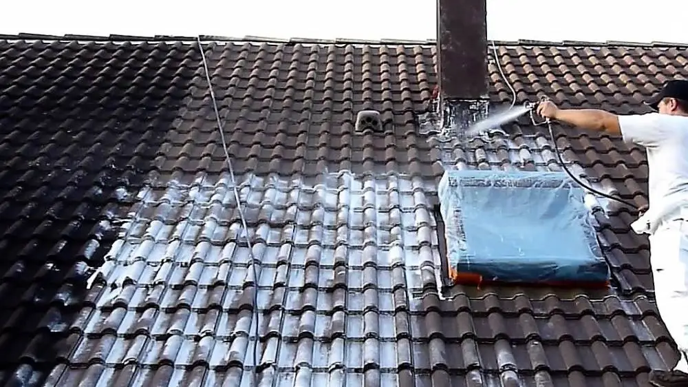 nettoyage de toiture avec application d’un traitement antimousse dans le Pas-de-Calais