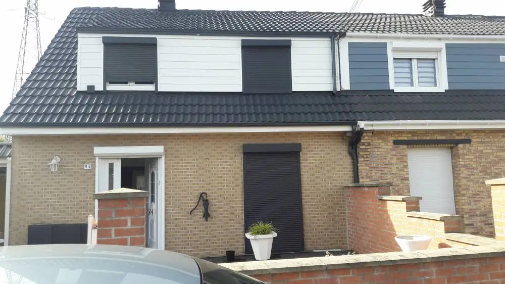 Toiture Rénovée avec Traitement Hydrofuge Coloré à La bassée